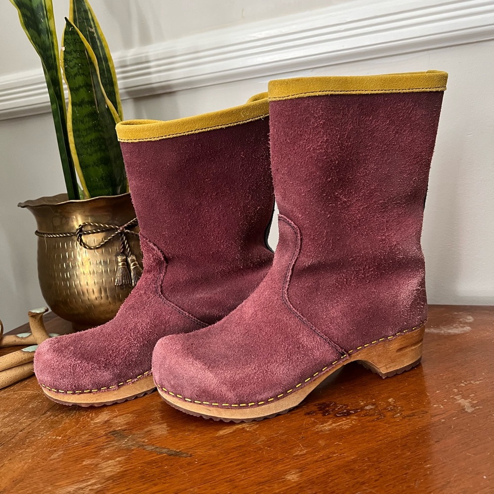 Size 37 (6.5) sanita clog boots
